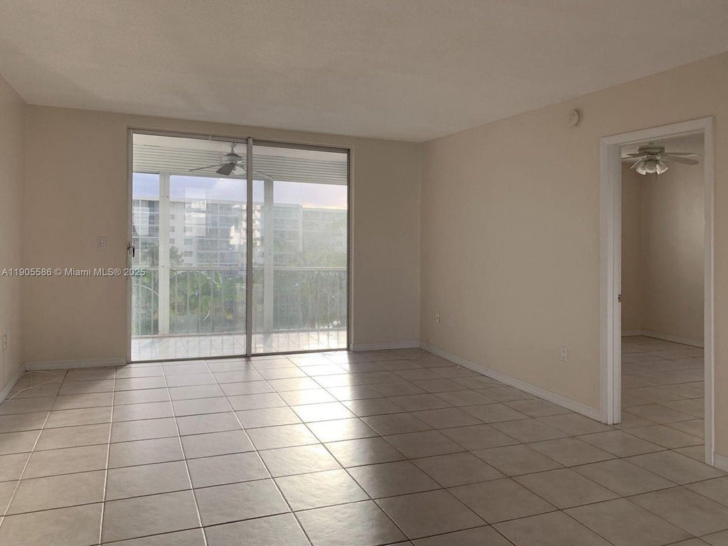 2855 Leonard Dr H404, Aventura