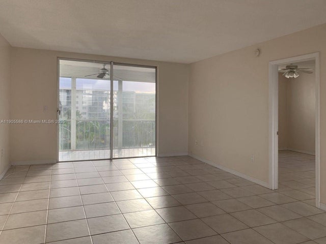 2855 Leonard Dr H404, Aventura