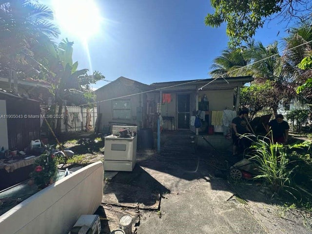 2 of 42 - 2933 Nw 48th Ter, Miami, FL