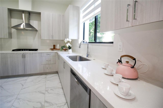 3 of 26 - 4335 Nw 81st Ave, Doral, FL