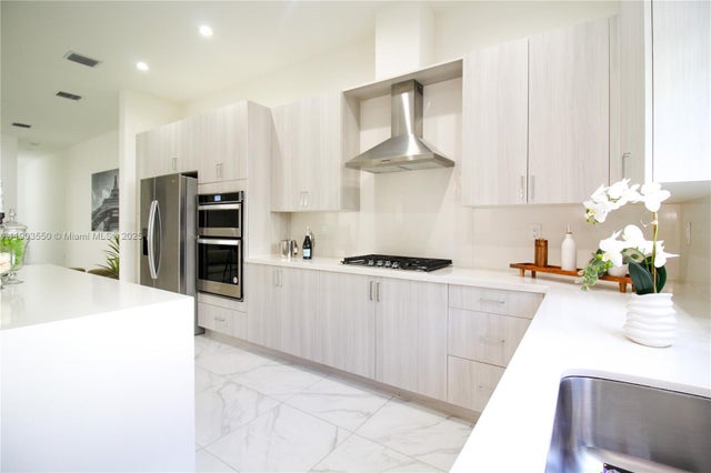 4 of 26 - 4335 Nw 81st Ave, Doral, FL