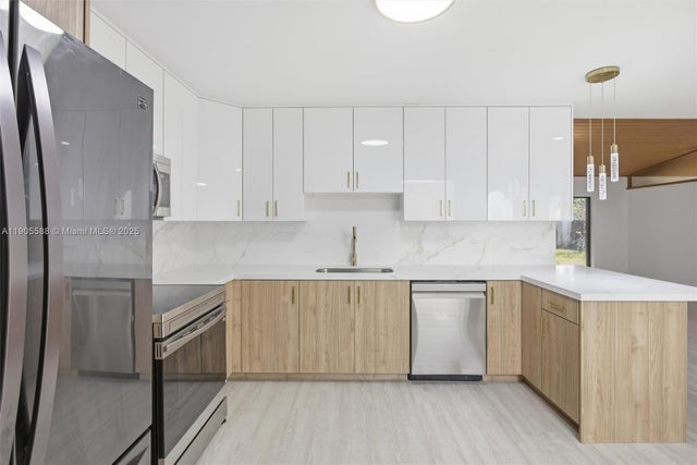 5 of 36 - 3580 Nw 73rd Ave, Lauderhill, FL