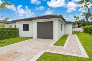 Photo of Listing #A11905681