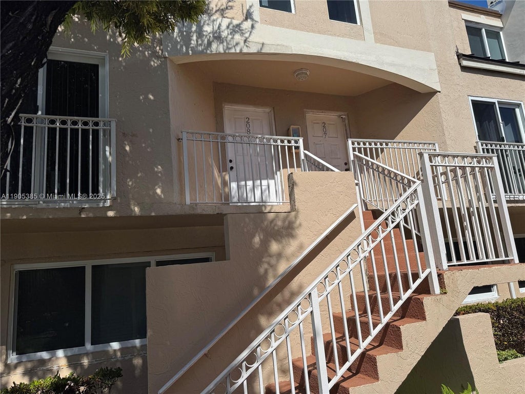 8585 Nw 6th Ln 9-208, Miami