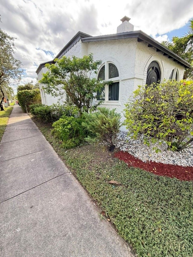 2 of 10 - 1700 Dewey St, Hollywood, FL