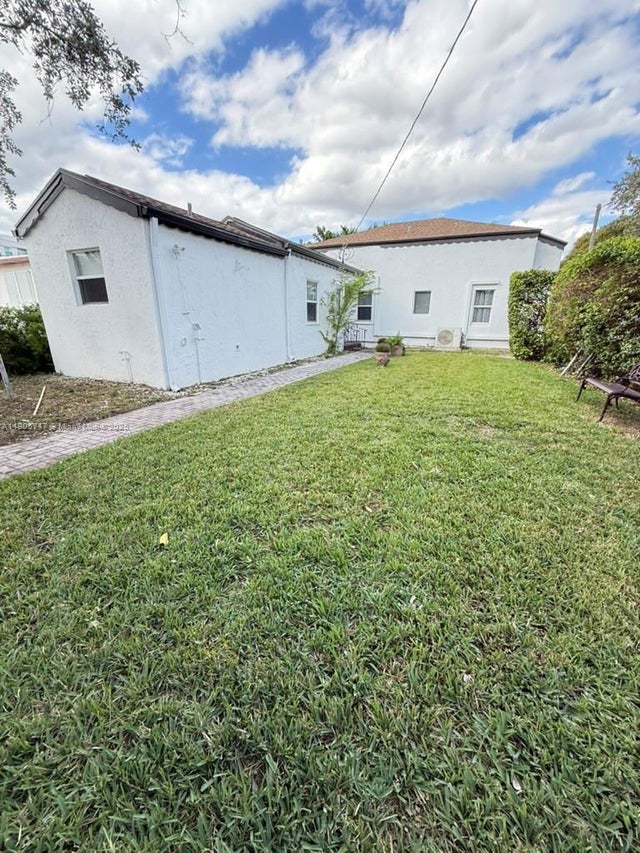 5 of 10 - 1700 Dewey St, Hollywood, FL