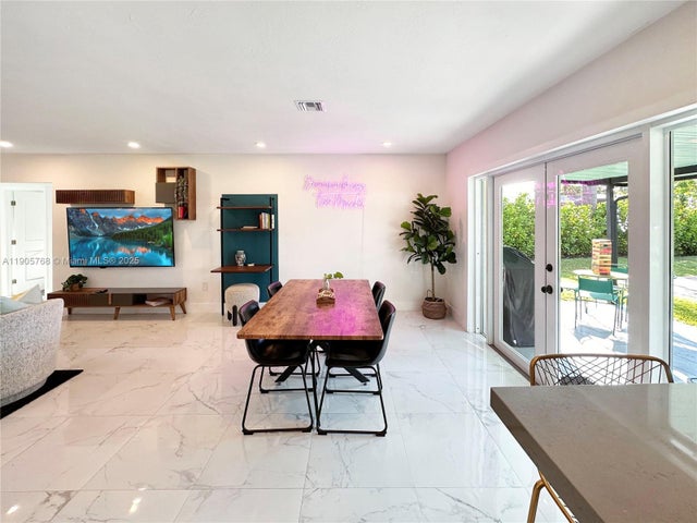 5 of 14 - 1424 Ne 118th St, Miami, FL