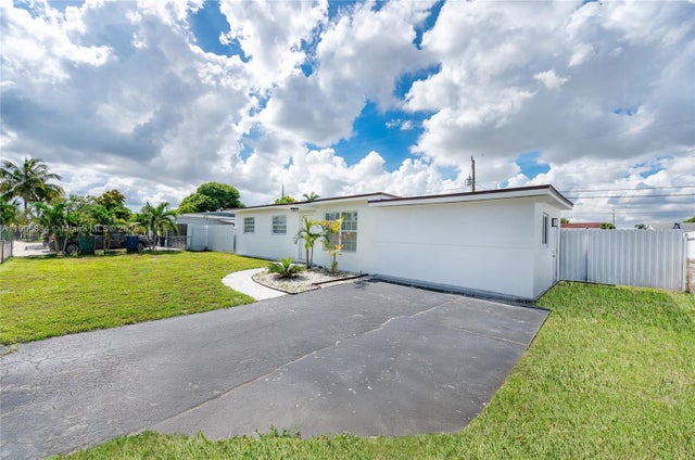 5420 Nw 182nd St, Miami Gardens