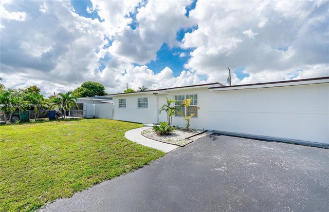 2 of 35 - 5420 Nw 182nd St, Miami Gardens, FL