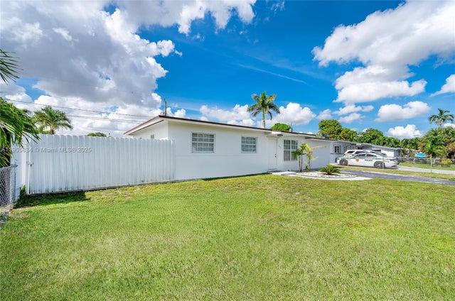 4 of 35 - 5420 Nw 182nd St, Miami Gardens, FL