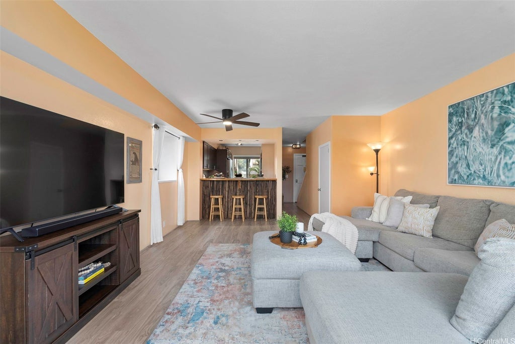 (unit #402) 98-941 Moanalua Road, Aiea