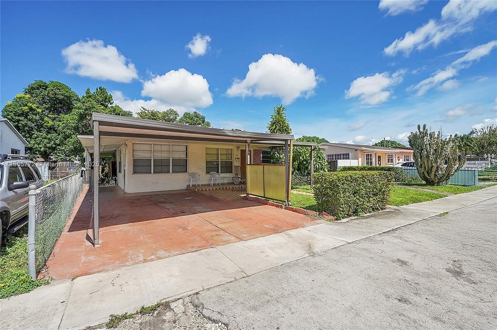 671 E 53rd St, Hialeah