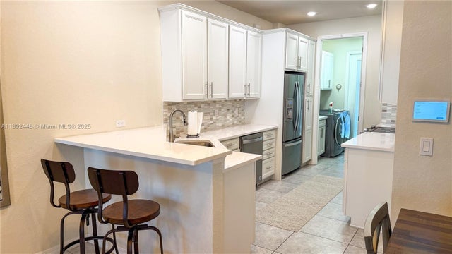 4 of 26 - 5110 Eucalyptus Dr 3, Hollywood, FL