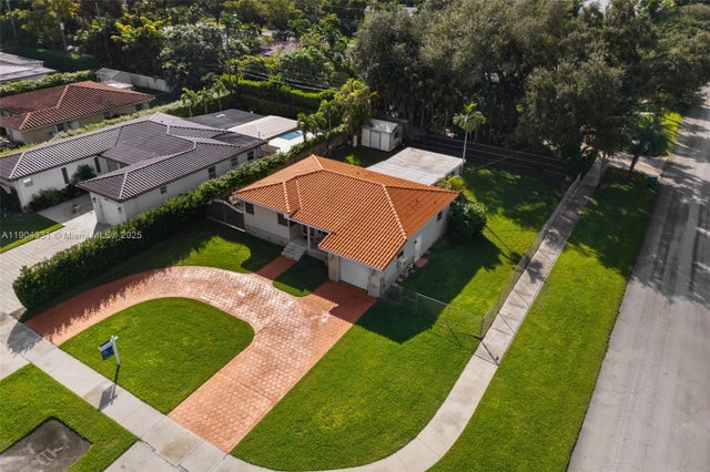 4 of 18 - 6040 Sw 29th St, Miami, FL