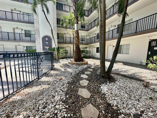 2 of 19 - 924 Se 2nd St #9, Fort Lauderdale, FL