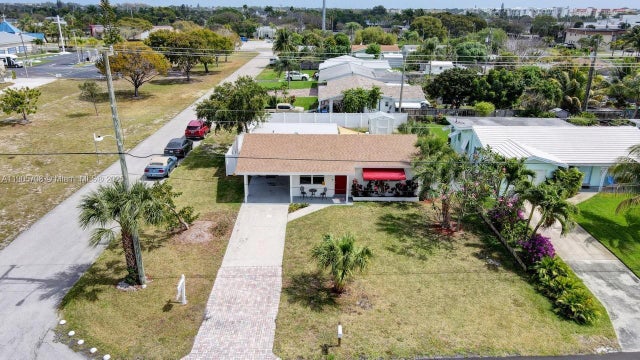 4 of 45 - 1006 S Arnold Ave, Lantana, FL