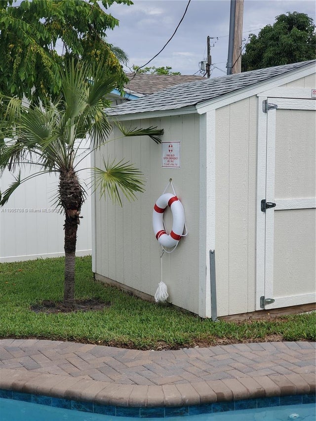 5 of 45 - 1006 S Arnold Ave, Lantana, FL