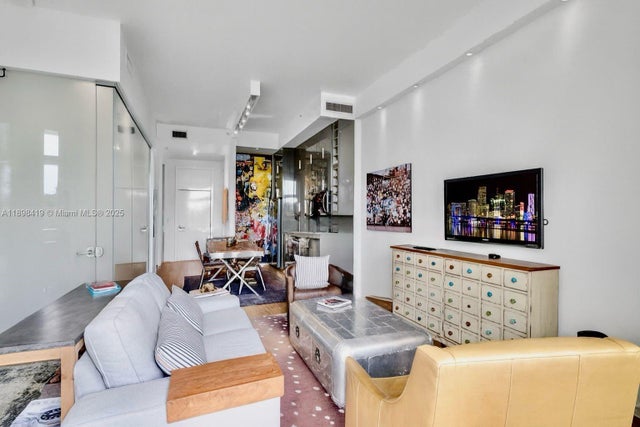 2001 Meridian Ave 404, Miami Beach