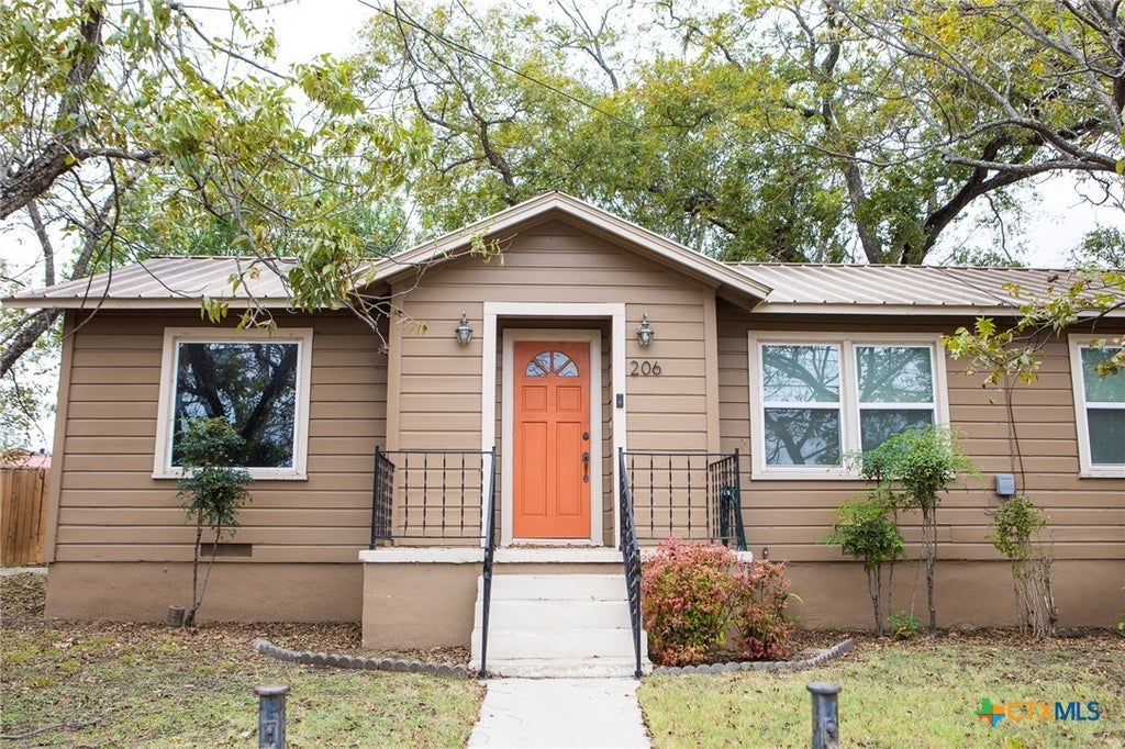 206 N Arnold Street, Lampasas