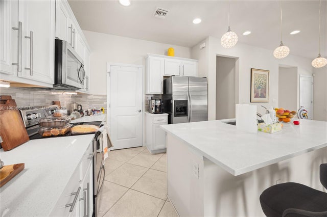 4 of 25 - 4103 Black Olive Ln, Hollywood, FL