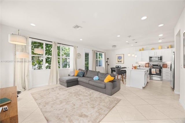 5 of 25 - 4103 Black Olive Ln, Hollywood, FL