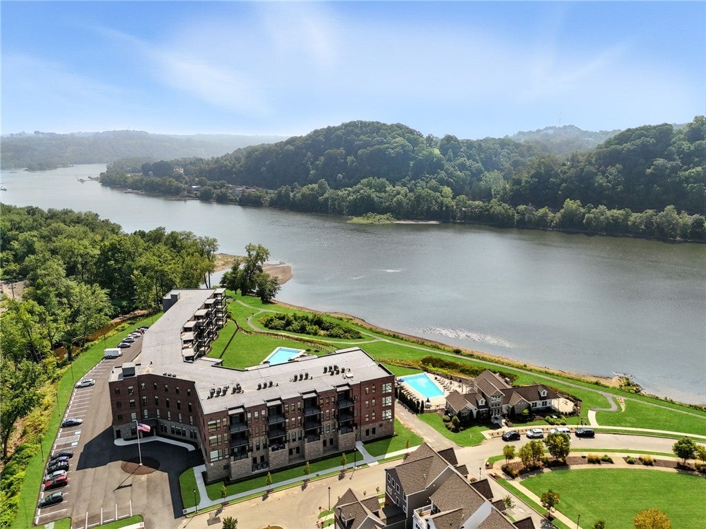 1 1st Street 103, Oakmont