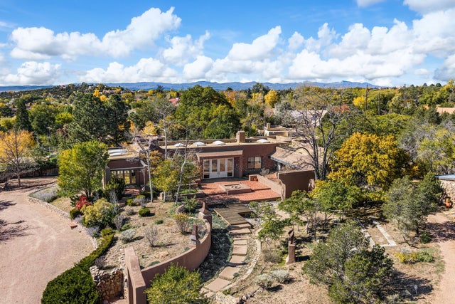 1402 A Cerro Gordo, Santa Fe