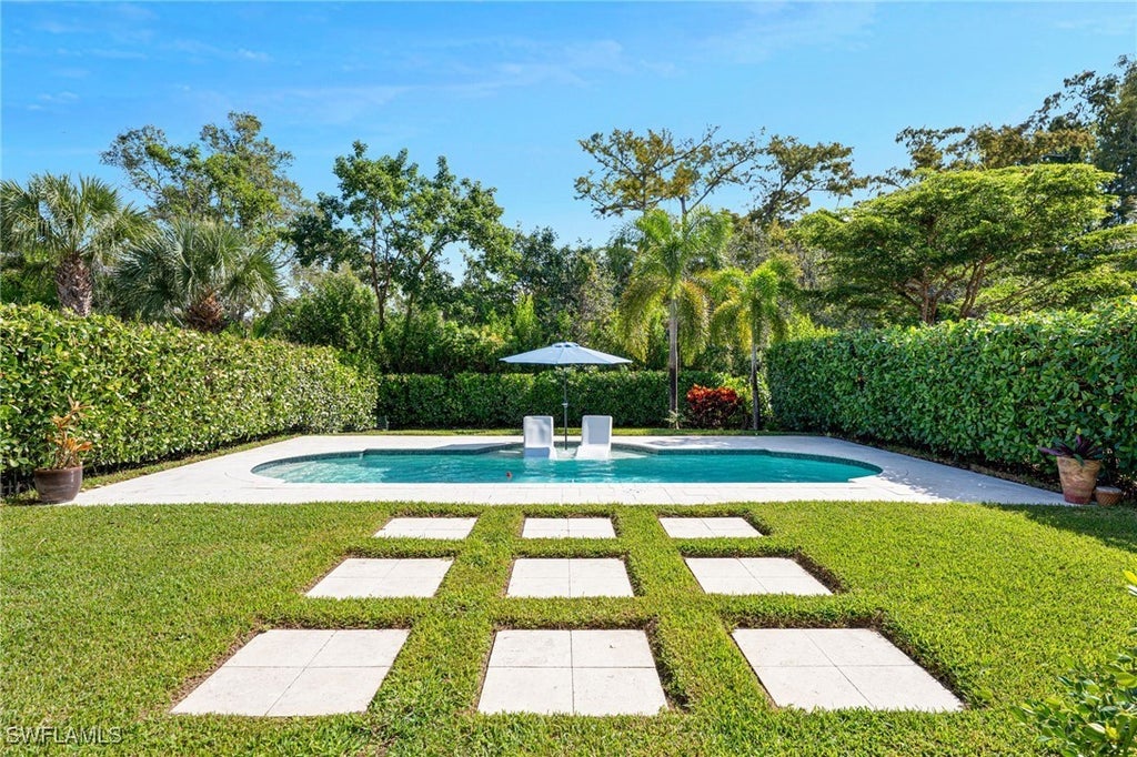 16173 Camden Lakes Cir, Naples