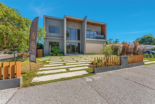 2 of 41 - 549 East Dr, Miami Springs, FL