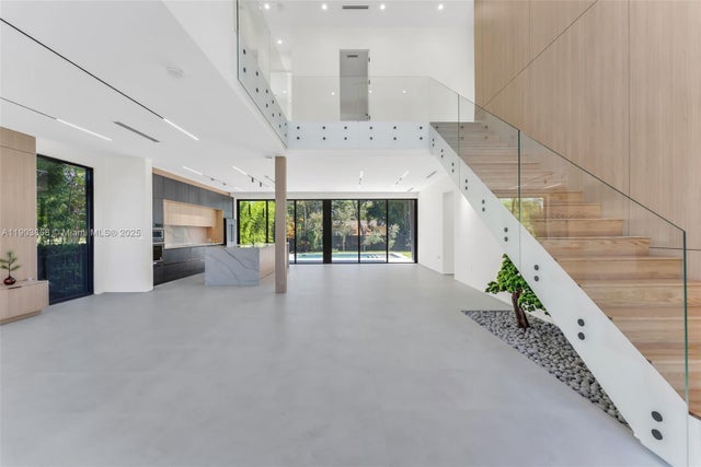 3 of 41 - 549 East Dr, Miami Springs, FL