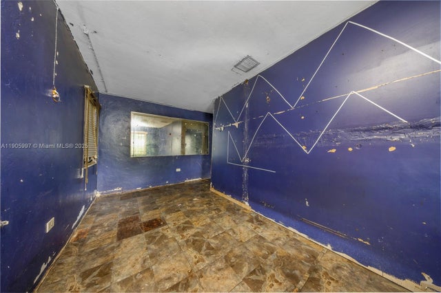 4 of 38 - 738 Nw 47th St, Miami, FL