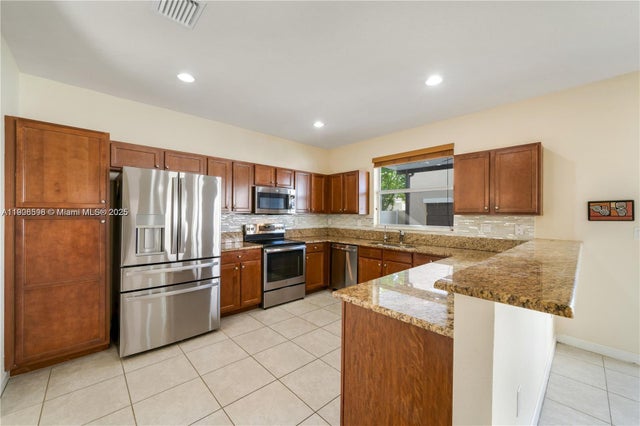 3 of 36 - 16946 Sw 90th Terr Cir, Miami, FL