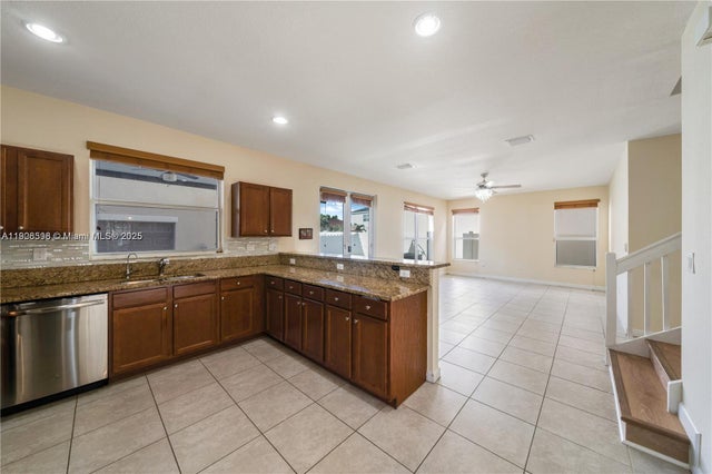 4 of 36 - 16946 Sw 90th Terr Cir, Miami, FL
