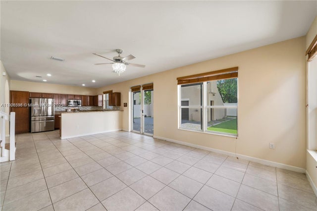 5 of 36 - 16946 Sw 90th Terr Cir, Miami, FL