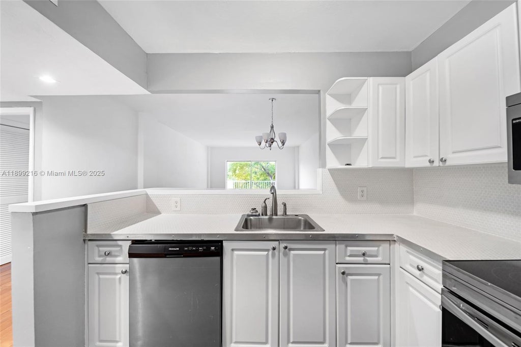 1455 N Treasure Dr 3k, North Bay Village