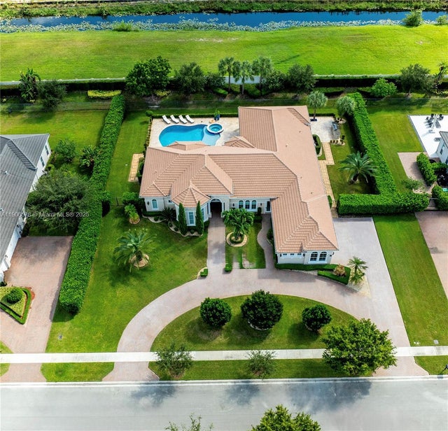 4950 E Sterling Ranch Cir, Davie