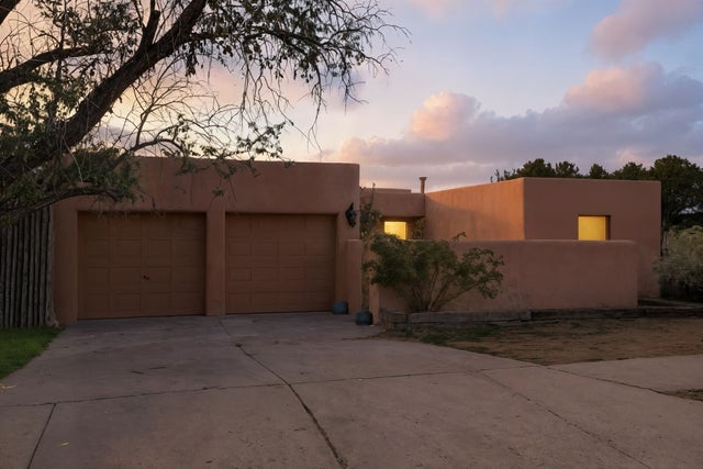 2254 Calle Cacique, Santa Fe