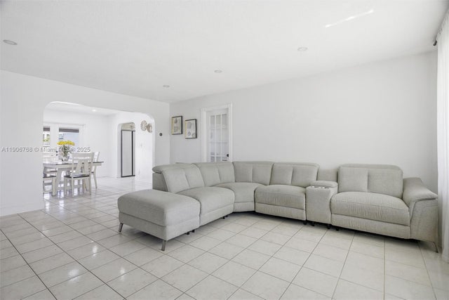 4 of 33 - 7511 Taylor St, Hollywood, FL