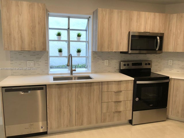 2 of 2 - 880 Garnet Cir, Weston, FL