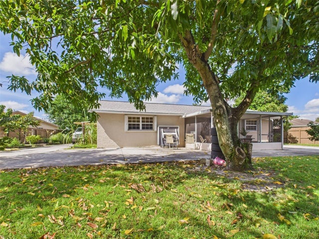 2 of 17 - 301 Nw 83rd Way, Pembroke Pines, FL