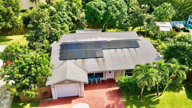 4 of 17 - 301 Nw 83rd Way, Pembroke Pines, FL