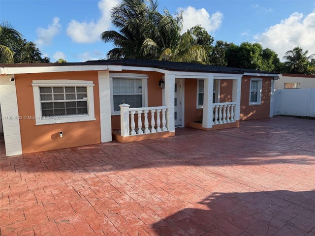 361 Ne 160th Ter, Miami