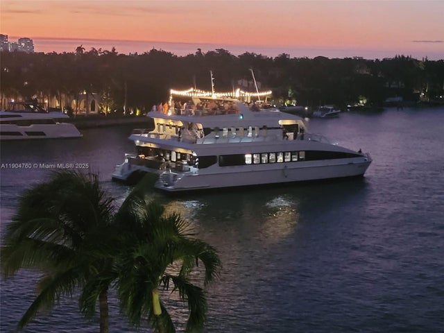 2 of 24 - 5700 Collins Ave 5l, Miami Beach, FL