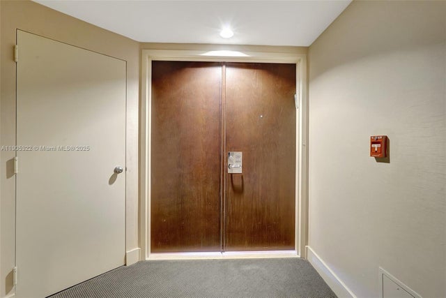 2 of 45 - 1000 Island Blvd 2004, Aventura, FL