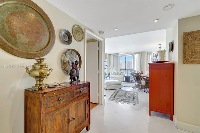 3 of 45 - 1000 Island Blvd 2004, Aventura, FL