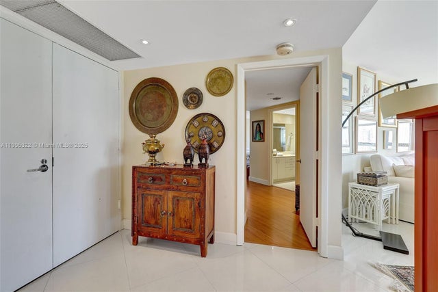 5 of 45 - 1000 Island Blvd 2004, Aventura, FL