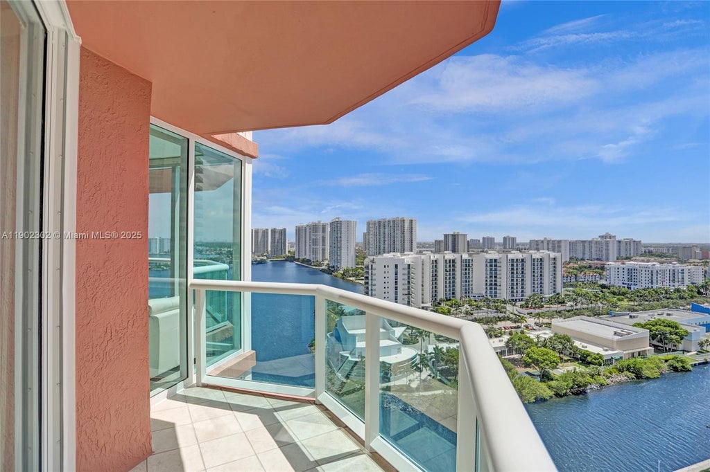 3370 Hidden Bay Dr 2114, Aventura