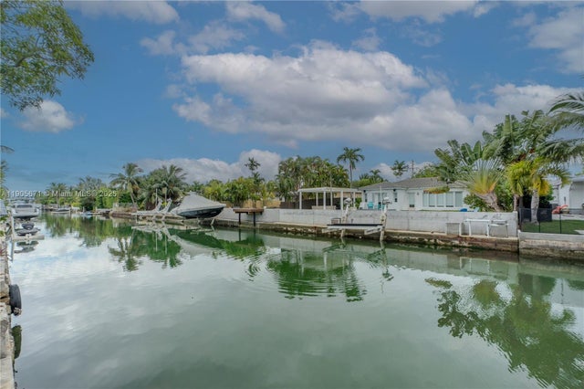 2 of 21 - 7830 Hawthorne Ave, Miami Beach, FL