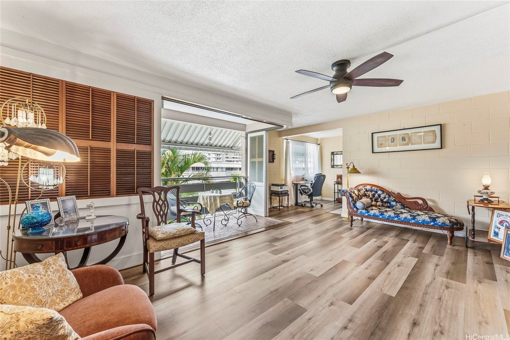(unit #306) 1330 Wilder Avenue, Honolulu