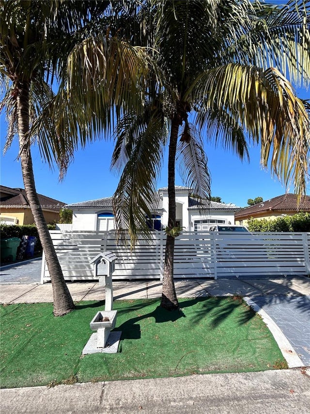 2 of 32 - 4607 Nw 165th St, Miami Gardens, FL